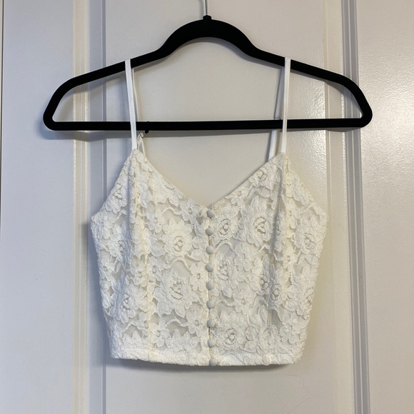 Lace button crop top - Picture 2 of 5